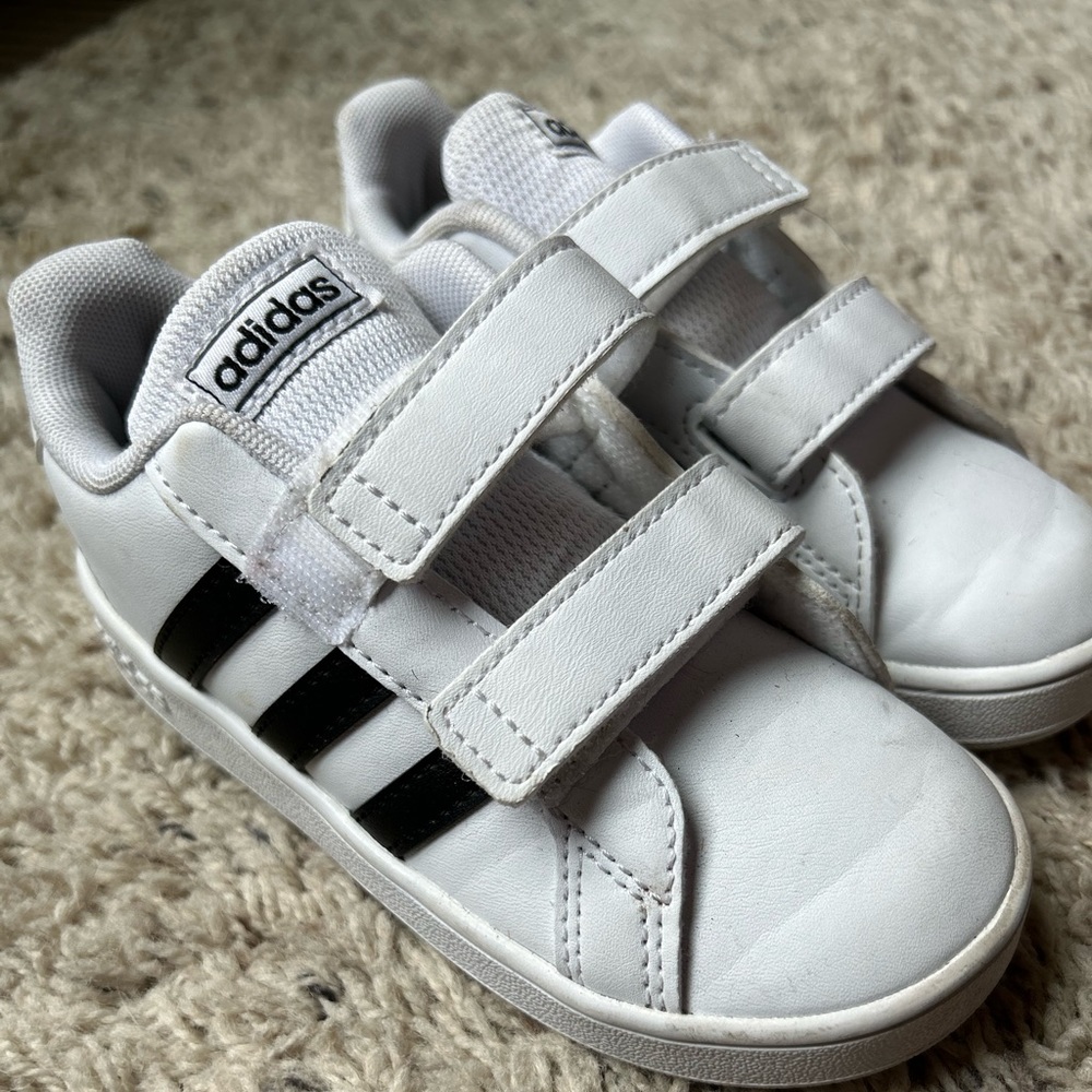 adidas Baby Grand Court Sneaker, Black/White, 9K M US Toddler
